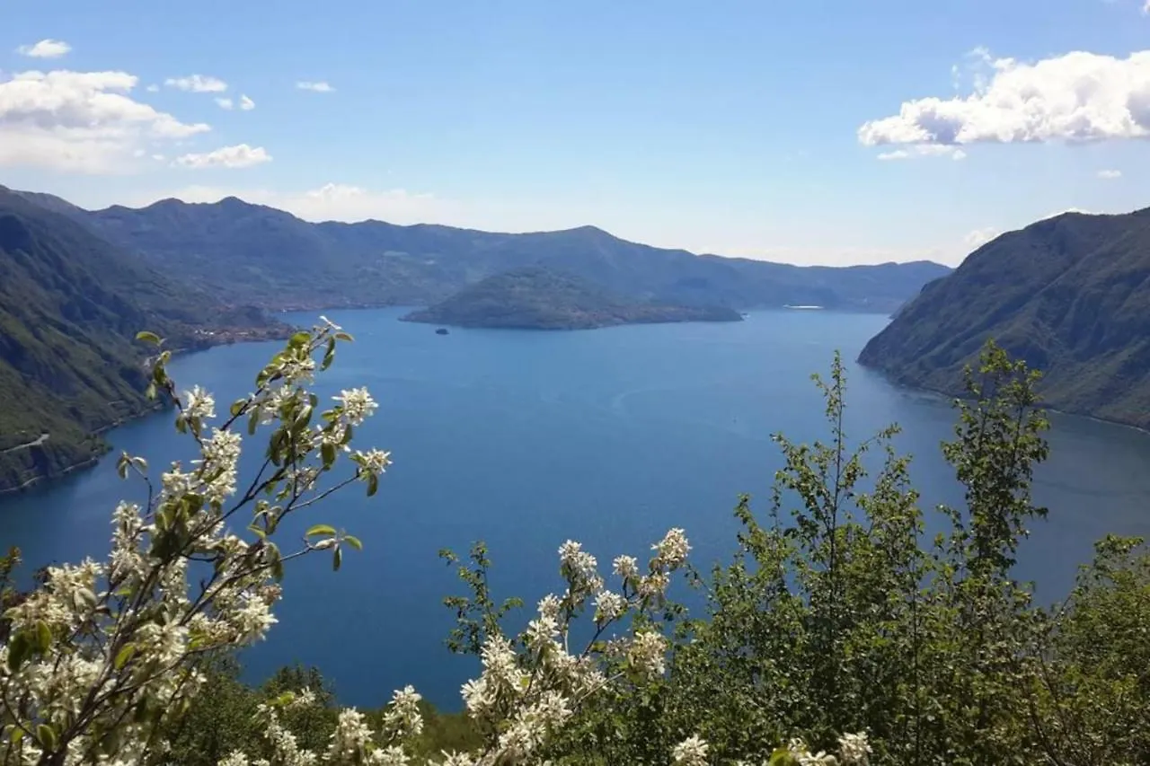 Villa Daniela Riva di Solto 0*,  Itália